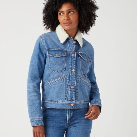 Wrangler HERITAGE SHERPA JACKET IN FIRST LOVE